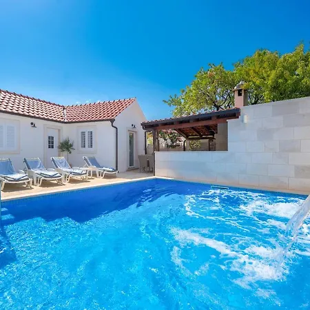 Skrika Villa