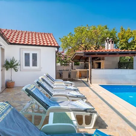 Skrika Villa *
