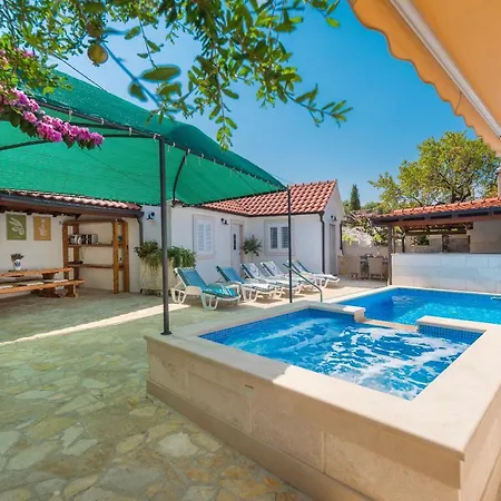 Skrika Villa *