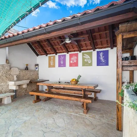 Skrika Villa