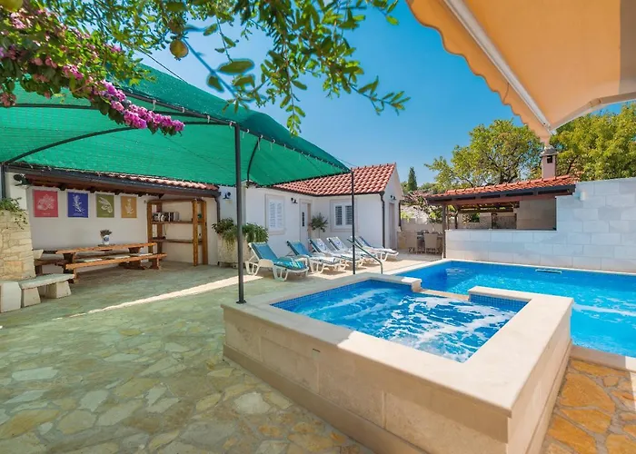 Skrika Villa *